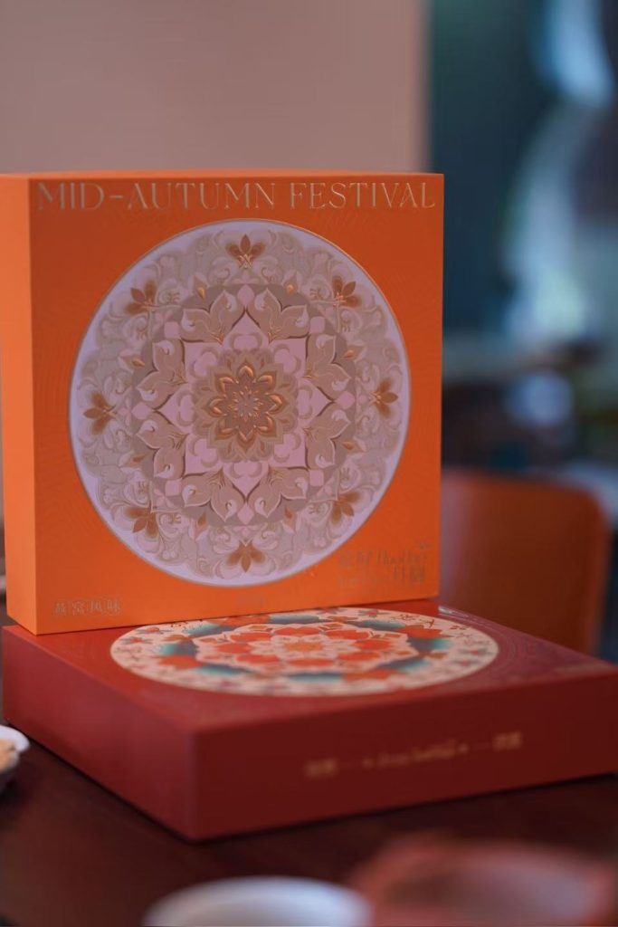 Blossoms Under the Full Moon | Double-Layer Floral Mooncake Gift Box