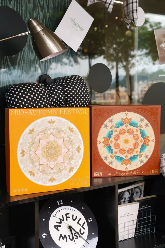Blossoms Under the Full Moon | Double-Layer Floral Mooncake Gift Box