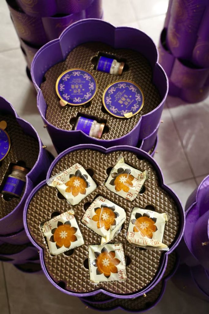 Auspicious Purple Elegance | Double-Petal Bird’s Nest Mooncake Gift Box